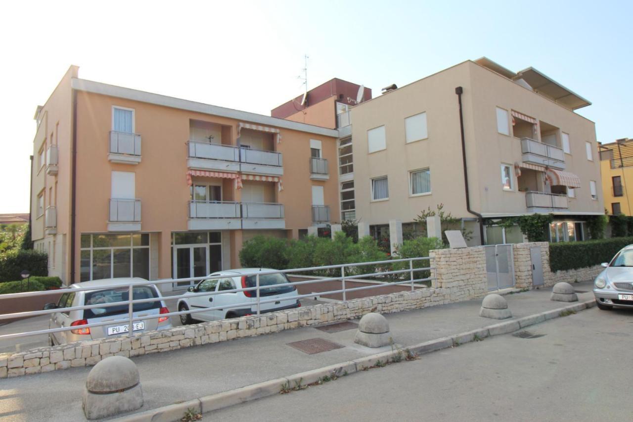 פורץ Apartment Vojka In City Center מראה חיצוני תמונה